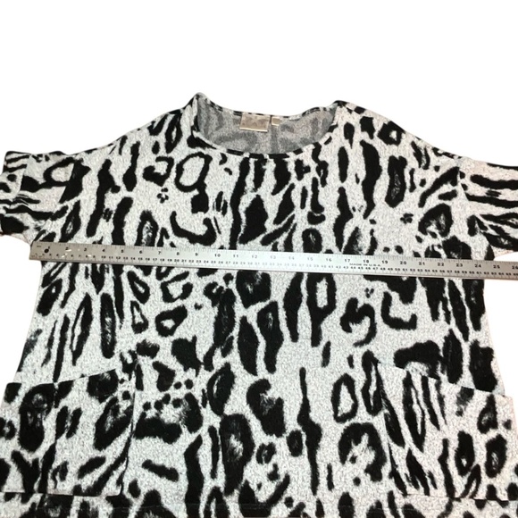 DANTELLE Animal Print Short Sleeve Lightweight Sweater Front Pockets Sz L - Picture 5 of 9